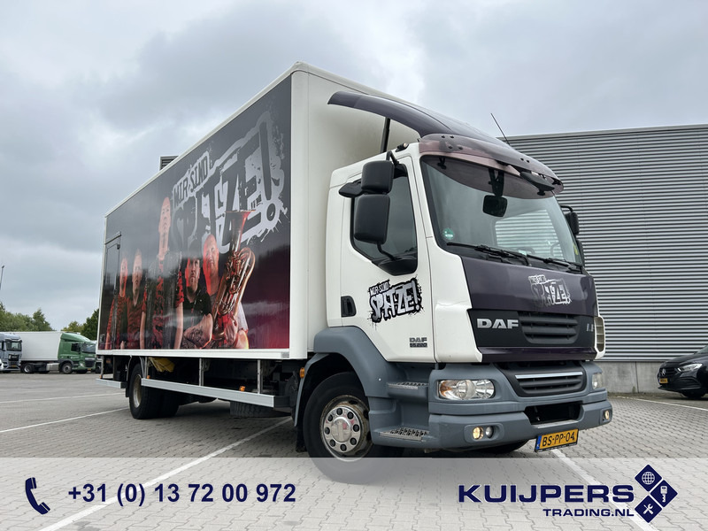 DAF LF55 220 Euro 4 / 12 Ton / 673 dkm / Box / Loadlift / APK TUV 01-26 - Camião furgão: foto 1 DAF LF55 220 Euro 4 / 12 Ton / 673 dkm / Box / Loadlift / APK TUV 01-26 - Camião furgão: foto 1