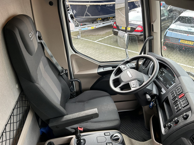 DAF XB 290 FA / 16 Ton / Nieuwe Tacho V2 / Box / Laadklep / APK 12-26 - Camião furgão: foto 3 DAF XB 290 FA / 16 Ton / Nieuwe Tacho V2 / Box / Laadklep / APK 12-26 - Camião furgão: foto 3