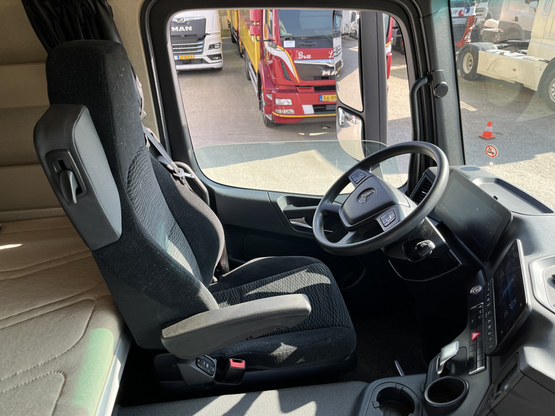 Mercedes-Benz Actros 2124 / 2023 / 18 Ton / 76 dkm / Box / Laadklep - Camião furgão: foto 3 Mercedes-Benz Actros 2124 / 2023 / 18 Ton / 76 dkm / Box / Laadklep - Camião furgão: foto 3