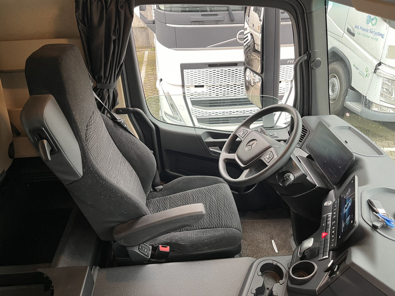 Mercedes-Benz Actros 2127 / Schuifzeil Box / Laadklep / APK 07-25 - Camião de lona: foto 3 Mercedes-Benz Actros 2127 / Schuifzeil Box / Laadklep / APK 07-25 - Camião de lona: foto 3