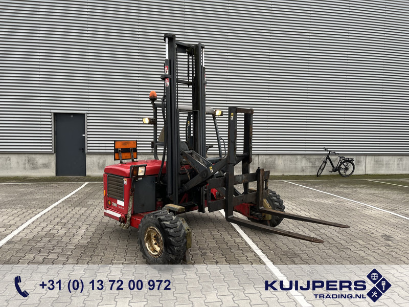 Moffett M4 20.4 / 1564 Hours / 2012 / Schaarlift / Kooiaap / Meeneem heftruck - Empilhador a diesel: foto 1 Moffett M4 20.4 / 1564 Hours / 2012 / Schaarlift / Kooiaap / Meeneem heftruck - Empilhador a diesel: foto 1
