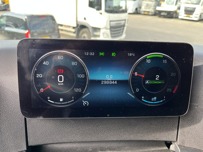 Mercedes-Benz Actros 1842 Gigaspace / 298 km / Full Spoiler / NL truck - Tractor: foto 4 Mercedes-Benz Actros 1842 Gigaspace / 298 km / Full Spoiler / NL truck - Tractor: foto 4
