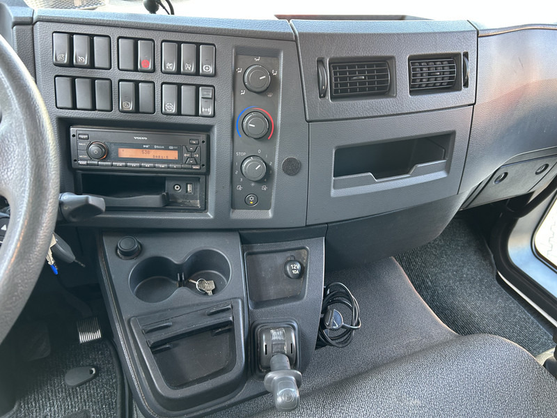 Volvo FL 210 / 12 Ton / 203 dkm / Wrapped / Box / Laadklep / APK 01-26 - Camião furgão: foto 5 Volvo FL 210 / 12 Ton / 203 dkm / Wrapped / Box / Laadklep / APK 01-26 - Camião furgão: foto 5
