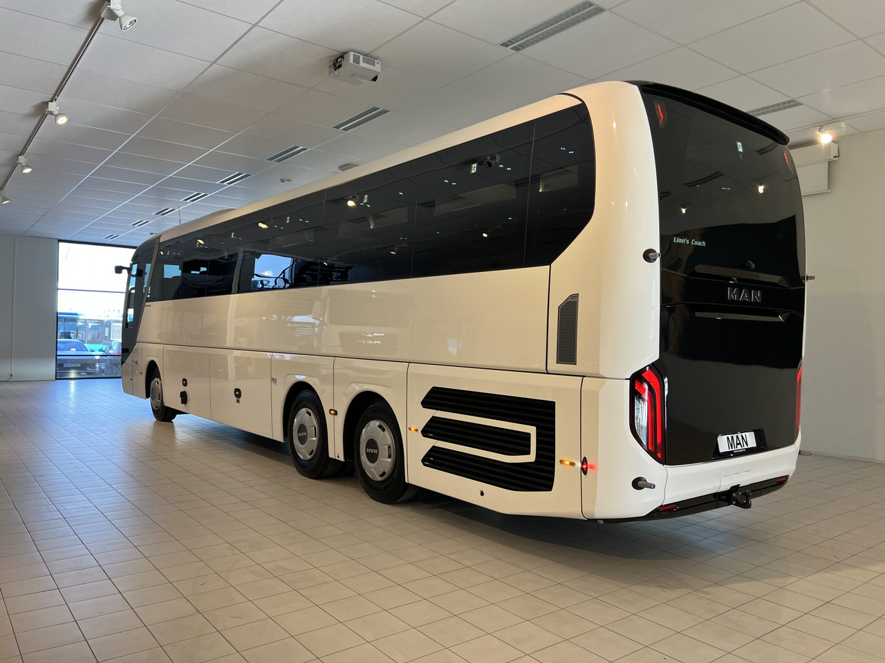 MAN Lions Coach R08 Euro 6E (Dark Edition) - Autocarro: foto 5 MAN Lions Coach R08 Euro 6E (Dark Edition) - Autocarro: foto 5