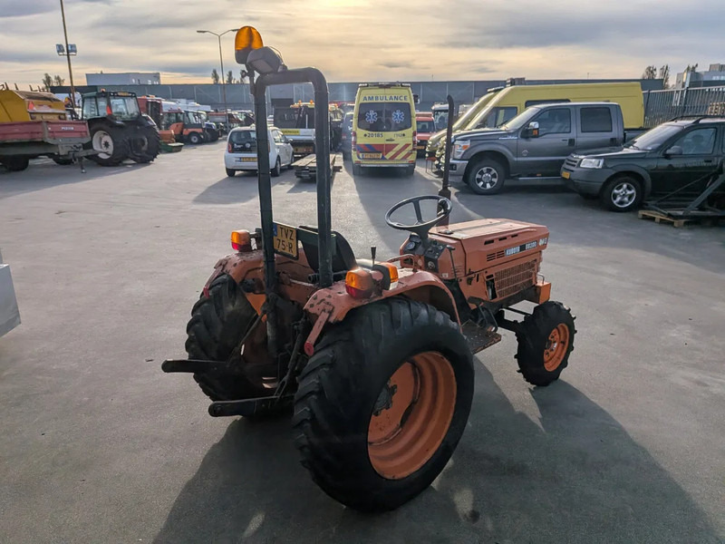Kubota B8200 D8200 - Trator: foto 5 Kubota B8200 D8200 - Trator: foto 5