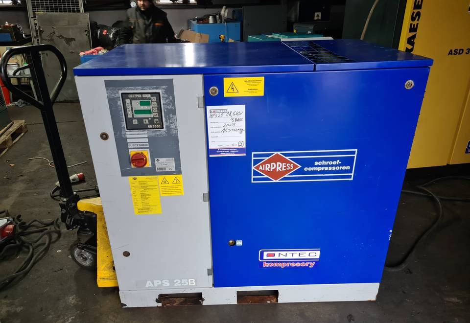 Kompresor śrubowy AIRPRESS APS 25, 18,5 kw, (2) - Compressor de ar: foto 1 Kompresor śrubowy AIRPRESS APS 25, 18,5 kw, (2) - Compressor de ar: foto 1