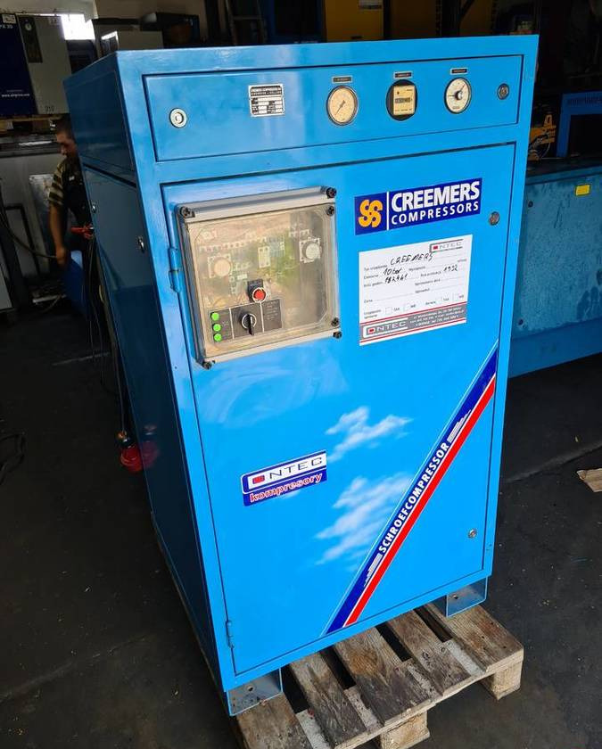 Kompresor śrubowy CREEMERS 18,5 kw - Compressor de ar: foto 1 Kompresor śrubowy CREEMERS 18,5 kw - Compressor de ar: foto 1