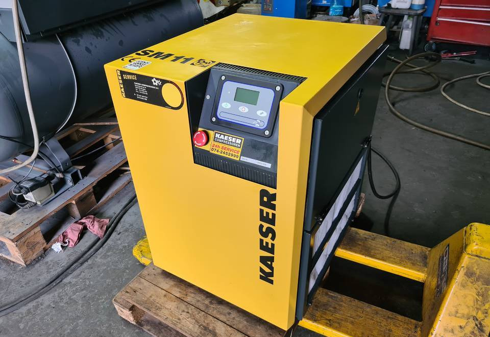 Kompresor śrubowy KAESER SM 11 7,5 kw - Compressor de ar: foto 1 Kompresor śrubowy KAESER SM 11 7,5 kw - Compressor de ar: foto 1