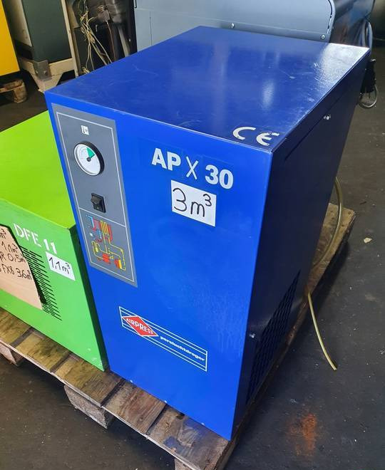 OSUSZACZ ZIĘBNICZY AIRPRESS APX 30, 3m3/min - Compressor de ar: foto 1 OSUSZACZ ZIĘBNICZY AIRPRESS APX 30, 3m3/min - Compressor de ar: foto 1