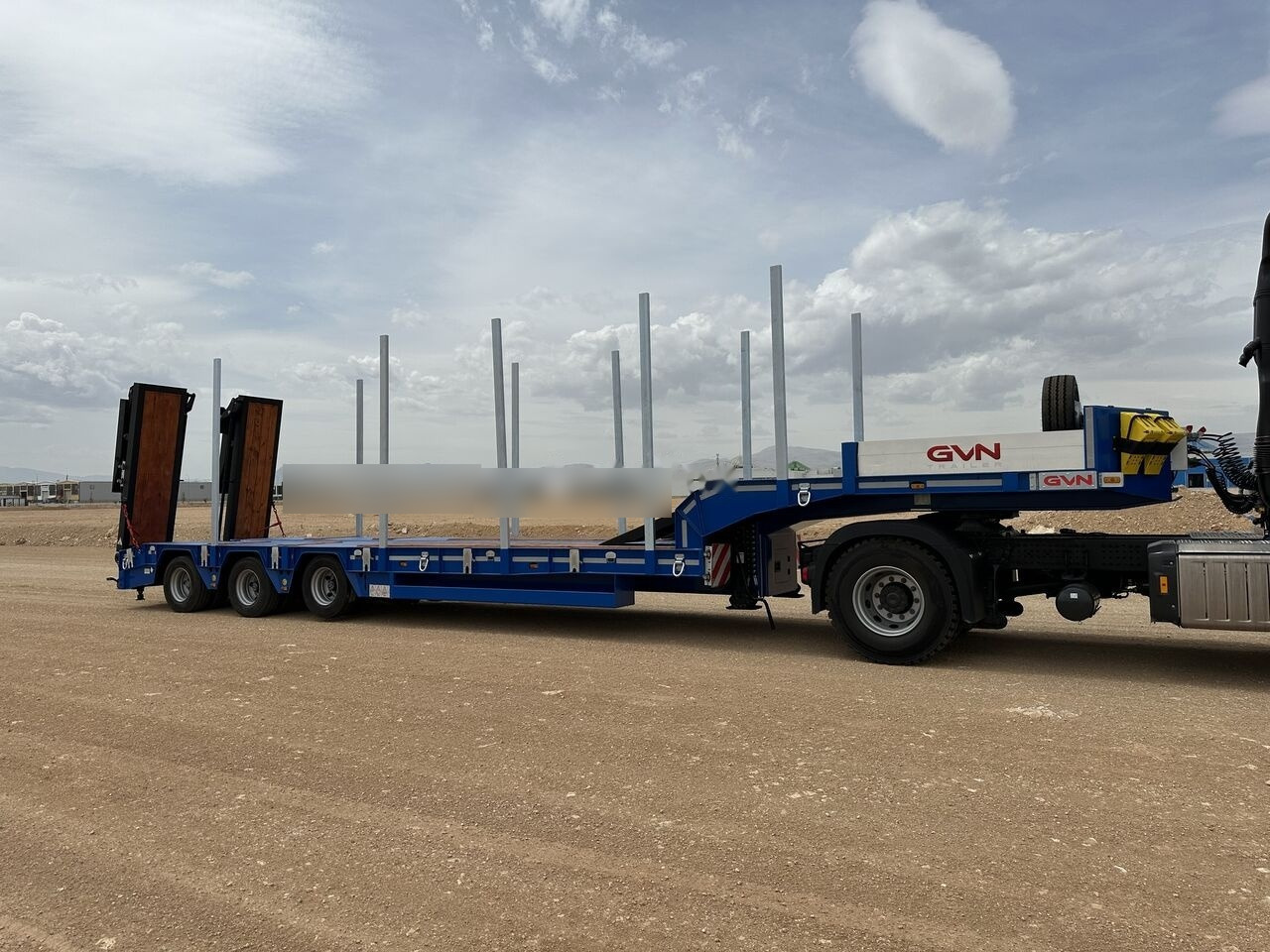 GVN Trailer 3 AXLE LOWBED - Reboque baixa: foto 2 GVN Trailer 3 AXLE LOWBED - Reboque baixa: foto 2