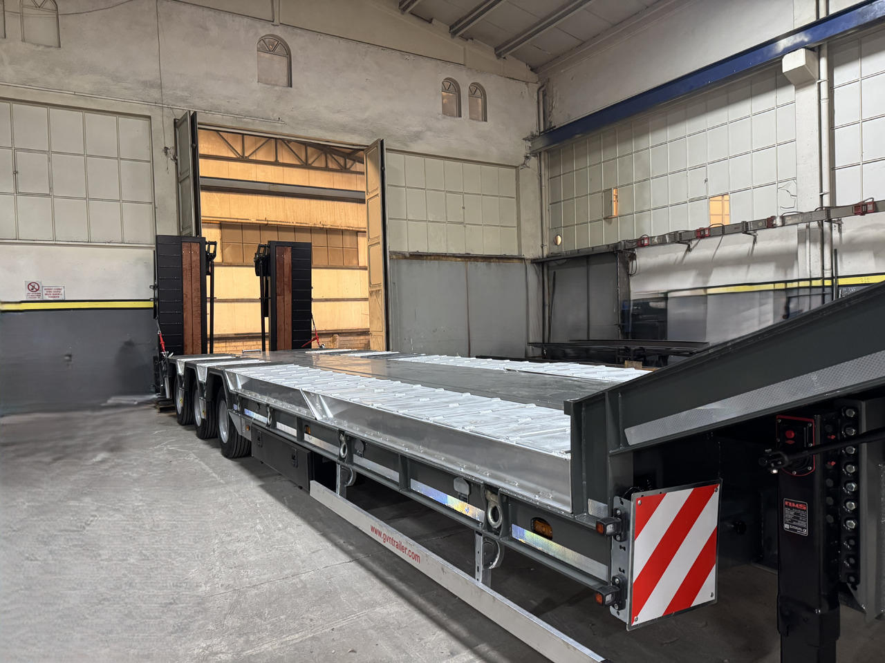 GVN Trailer 3 AXLE LOWBED WITH WHEEL RECESSES - Semi-reboque baixa: foto 3 GVN Trailer 3 AXLE LOWBED WITH WHEEL RECESSES - Semi-reboque baixa: foto 3