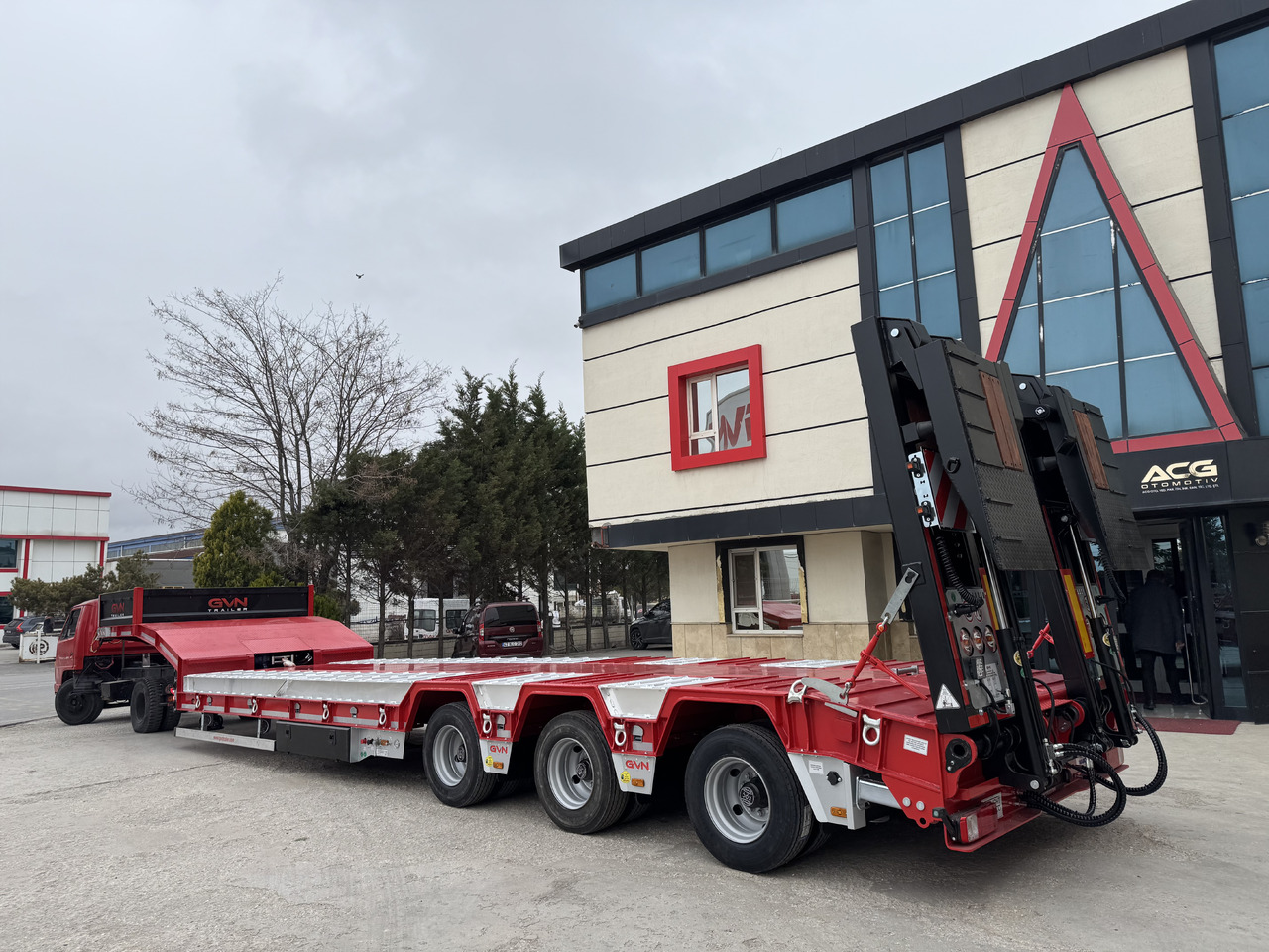 GVN Trailer 3 AXLE LOWBED WITH WHEEL RECESSES - Semi-reboque baixa: foto 1 GVN Trailer 3 AXLE LOWBED WITH WHEEL RECESSES - Semi-reboque baixa: foto 1