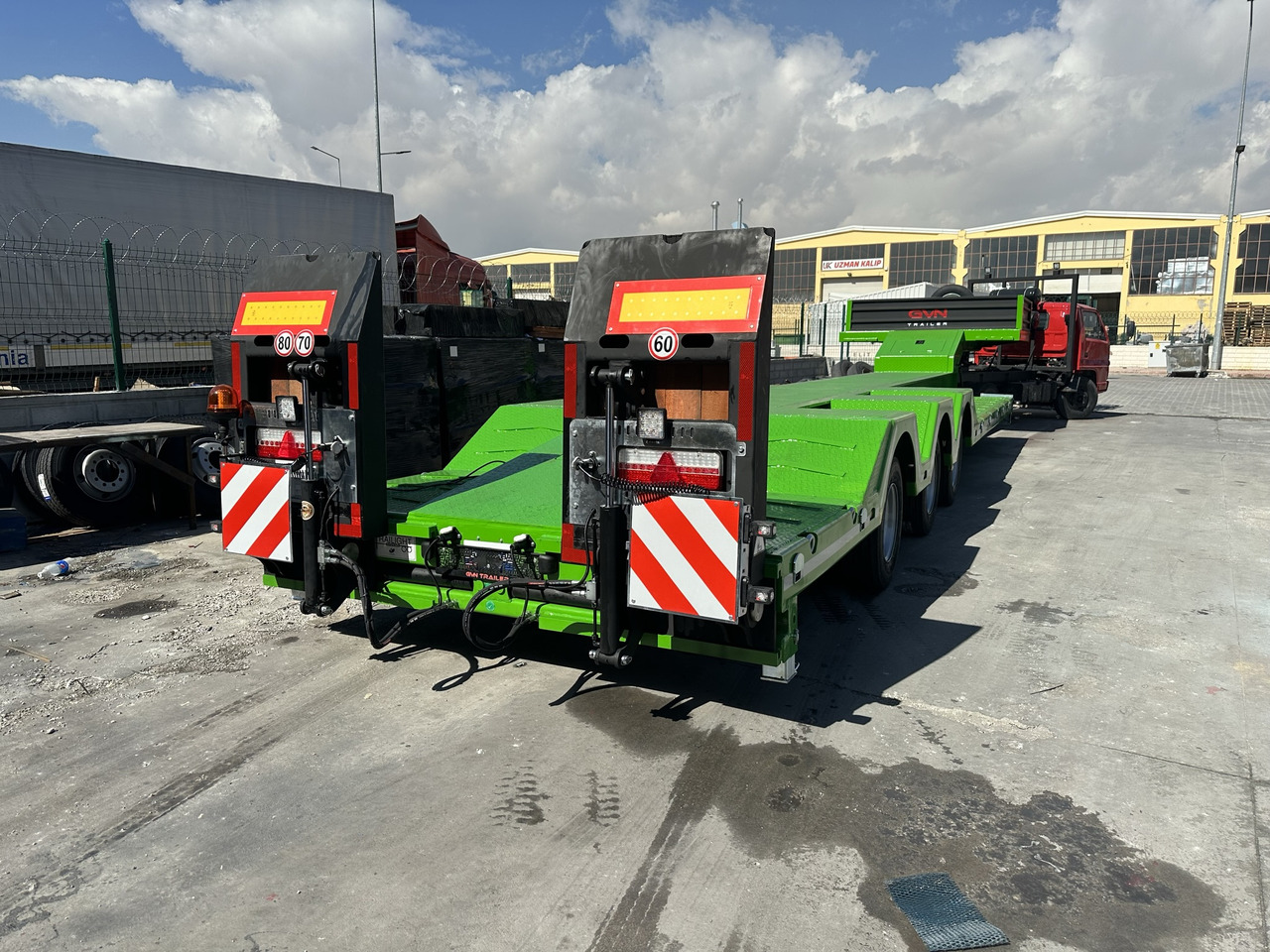 GVN Trailer 3 AXLE LOWBED WITH WHEEL RECESSES - Semi-reboque baixa: foto 5 GVN Trailer 3 AXLE LOWBED WITH WHEEL RECESSES - Semi-reboque baixa: foto 5