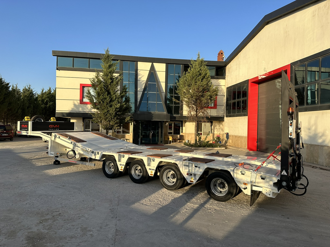 GVN Trailer 4 AXLE HYDRAULIC PLATFORM LOWBED - Semi-reboque baixa: foto 3 GVN Trailer 4 AXLE HYDRAULIC PLATFORM LOWBED - Semi-reboque baixa: foto 3