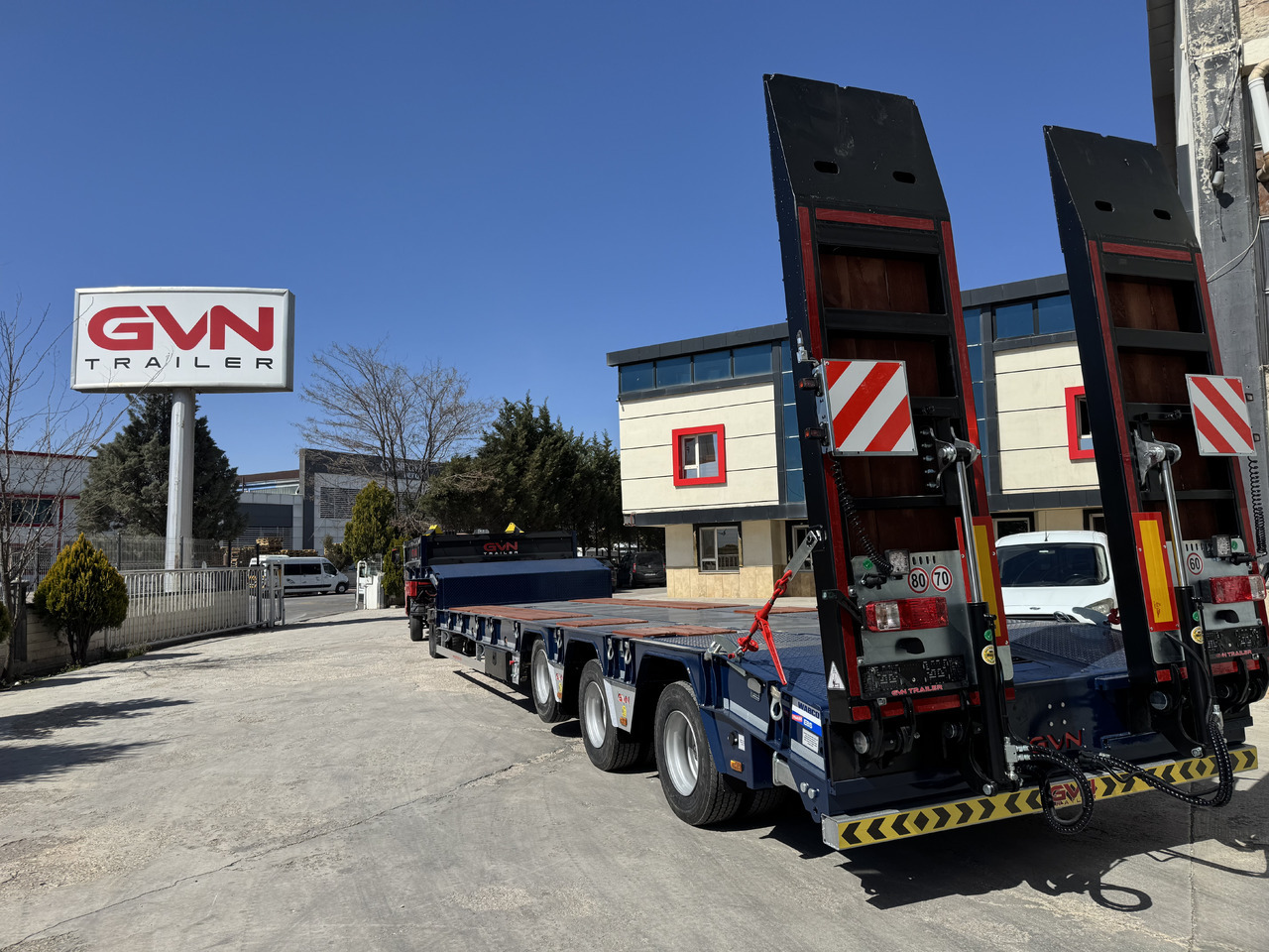 GVN Trailer 4 AXLE LOWBED - Semi-reboque baixa: foto 1 GVN Trailer 4 AXLE LOWBED - Semi-reboque baixa: foto 1