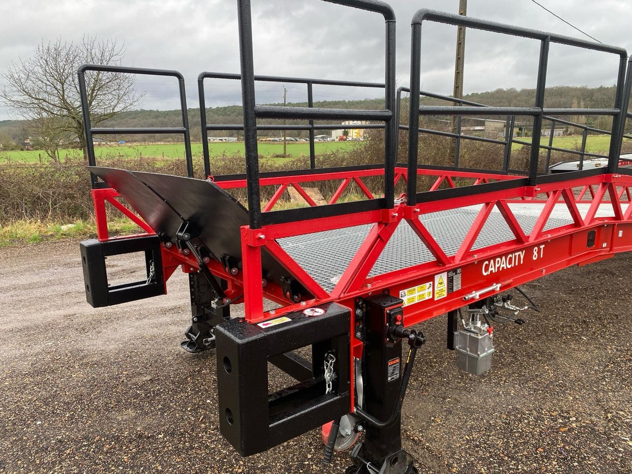 **RENTAL** Loading Ramp with with hydraulic tilting bridge - AZ RAMP - STAR- 8T. 8 ton capacity - Rampa de carregamento: foto 4 **RENTAL** Loading Ramp with with hydraulic tilting bridge - AZ RAMP - STAR- 8T. 8 ton capacity - Rampa de carregamento: foto 4