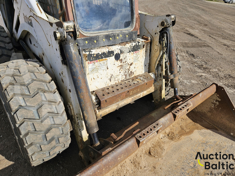 Mini pá carregadora Bobcat 873: foto 13