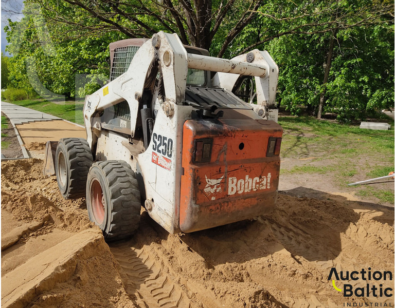Bobcat S 250 - Mini pá carregadora: foto 3 Bobcat S 250 - Mini pá carregadora: foto 3
