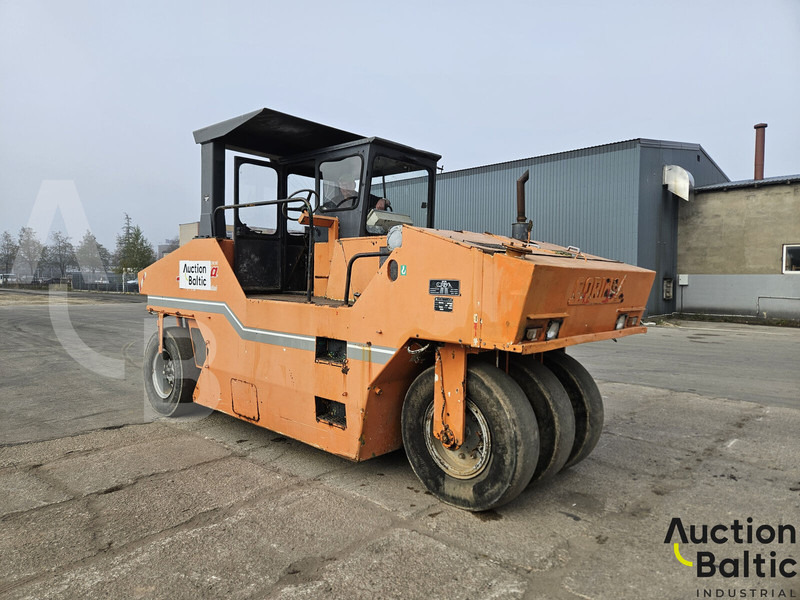 Corinsa CCN 1222 - Compactador de pneus: foto 1 Corinsa CCN 1222 - Compactador de pneus: foto 1