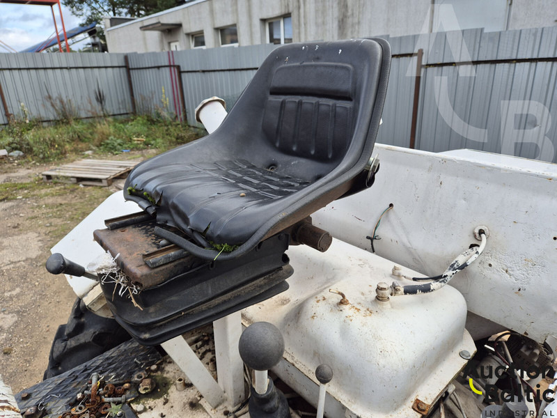 Ei Attachments 09.NH.2750 - Motoniveladora: foto 5 Ei Attachments 09.NH.2750 - Motoniveladora: foto 5