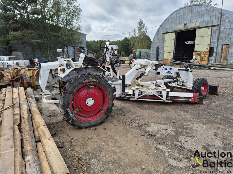 Ei Attachments 09.NH.2750 - Motoniveladora: foto 4 Ei Attachments 09.NH.2750 - Motoniveladora: foto 4