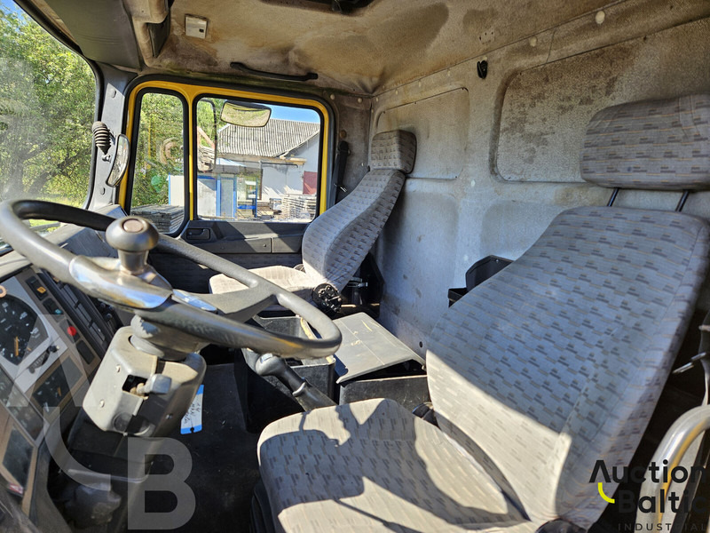 Caminhão com plataforma aérea MAN M90: foto 8