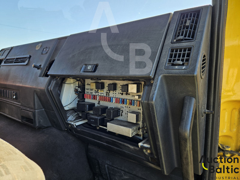 Caminhão com plataforma aérea MAN M90: foto 9