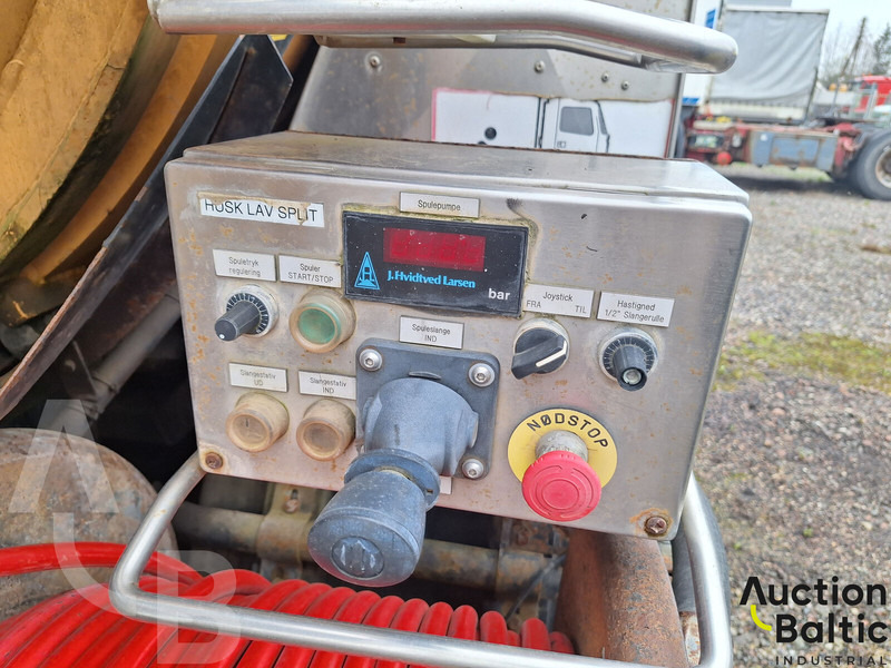 Caminhão limpa fossa MAN TGS200: foto 9