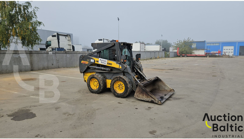 New Holland LS 160 - Mini pá carregadora: foto 2 New Holland LS 160 - Mini pá carregadora: foto 2