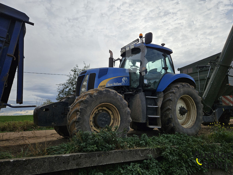 New Holland T 8040 - Trator: foto 2 New Holland T 8040 - Trator: foto 2