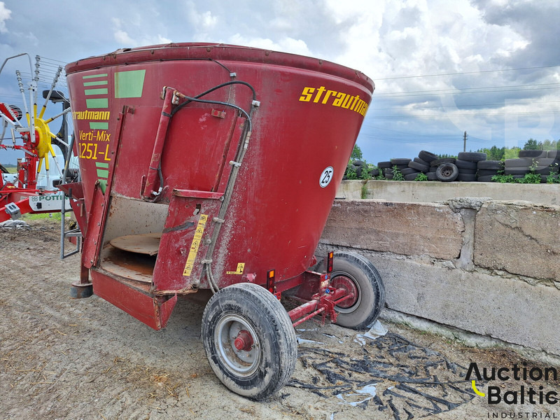 Strautmann VM 1251 L - Equipamento de gado: foto 5 Strautmann VM 1251 L - Equipamento de gado: foto 5