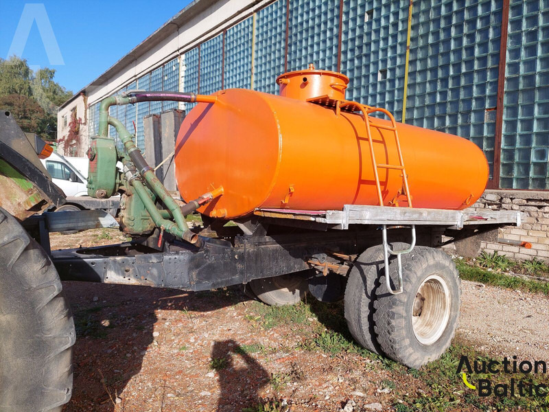 Trailer for transporting and watering water - Reboque cisterna: foto 2 Trailer for transporting and watering water - Reboque cisterna: foto 2