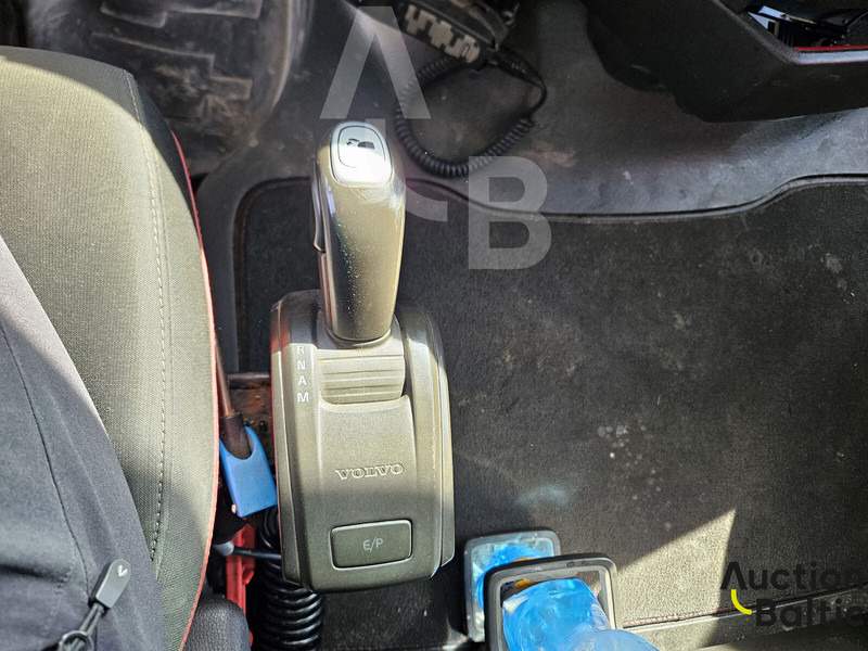 Camião cisterna para transporte de combustível Volvo FH 420: foto 16
