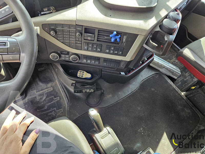 Camião cisterna para transporte de combustível Volvo FH 420: foto 12