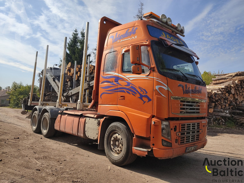 Volvo FH16 - Camião de transporte de madeira, Camião grua: foto 1 Volvo FH16 - Camião de transporte de madeira, Camião grua: foto 1
