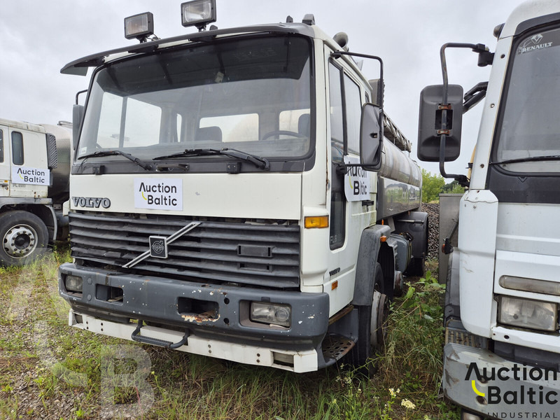 Volvo FL6 - Camião cisterna: foto 1 Volvo FL6 - Camião cisterna: foto 1