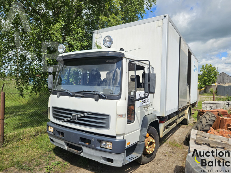 Volvo FL615 - Camião furgão: foto 1 Volvo FL615 - Camião furgão: foto 1