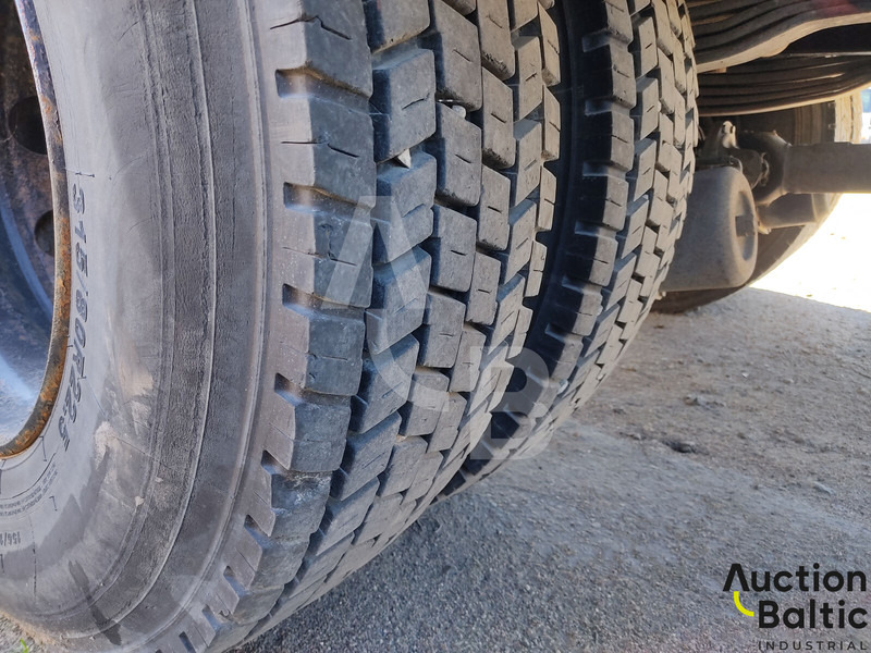 Caminhão de lixo Volvo FL618: foto 11