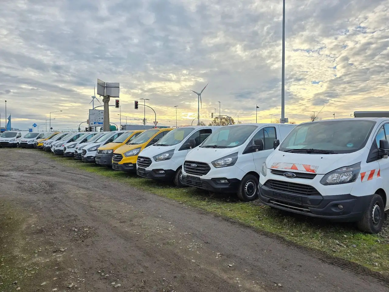 Ford Transit Custom/Werkstattfahrzeug - Furgão: foto 1 Ford Transit Custom/Werkstattfahrzeug - Furgão: foto 1