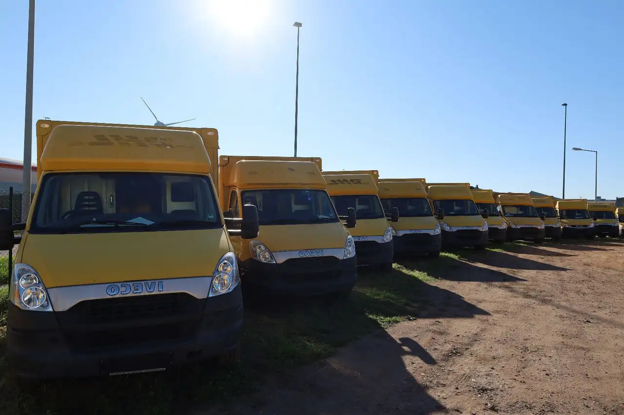 Iveco Daily/ Regalsystem/Luftfeder/KURZ/1. Hand - Carrinha de contentor: foto 1 Iveco Daily/ Regalsystem/Luftfeder/KURZ/1. Hand - Carrinha de contentor: foto 1