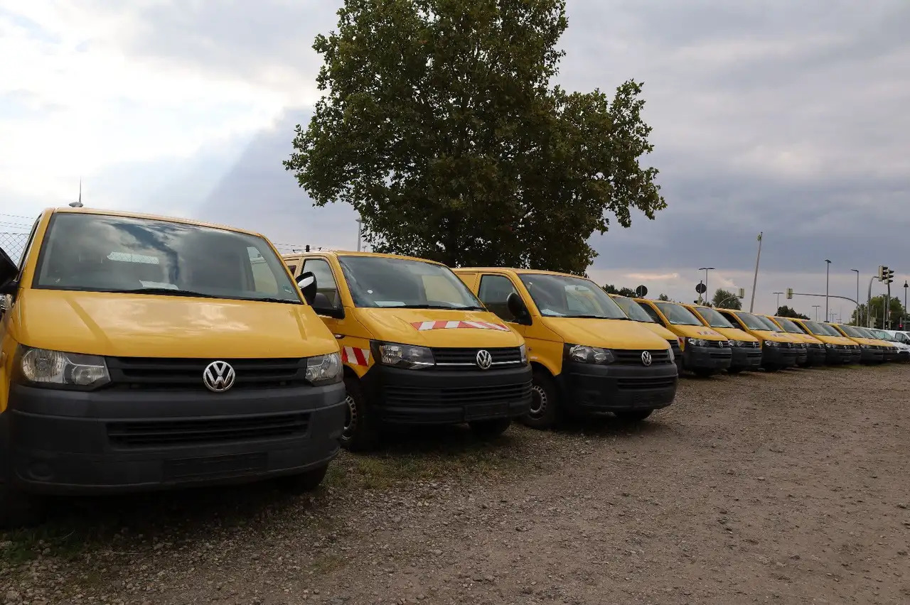 Volkswagen T5 Transporter/ 2.0 TDI/EU5/Werkstattfahrzeug - Furgão, Veículo municipal/ Especial: foto 1 Volkswagen T5 Transporter/ 2.0 TDI/EU5/Werkstattfahrzeug - Furgão, Veículo municipal/ Especial: foto 1