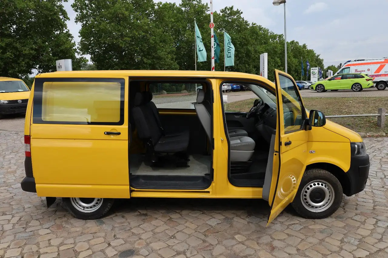 Volkswagen T5 Transporter Kasten-Kombi 2.0 TDI/EU5/5-Sitze - Automóvel: foto 2 Volkswagen T5 Transporter Kasten-Kombi 2.0 TDI/EU5/5-Sitze - Automóvel: foto 2