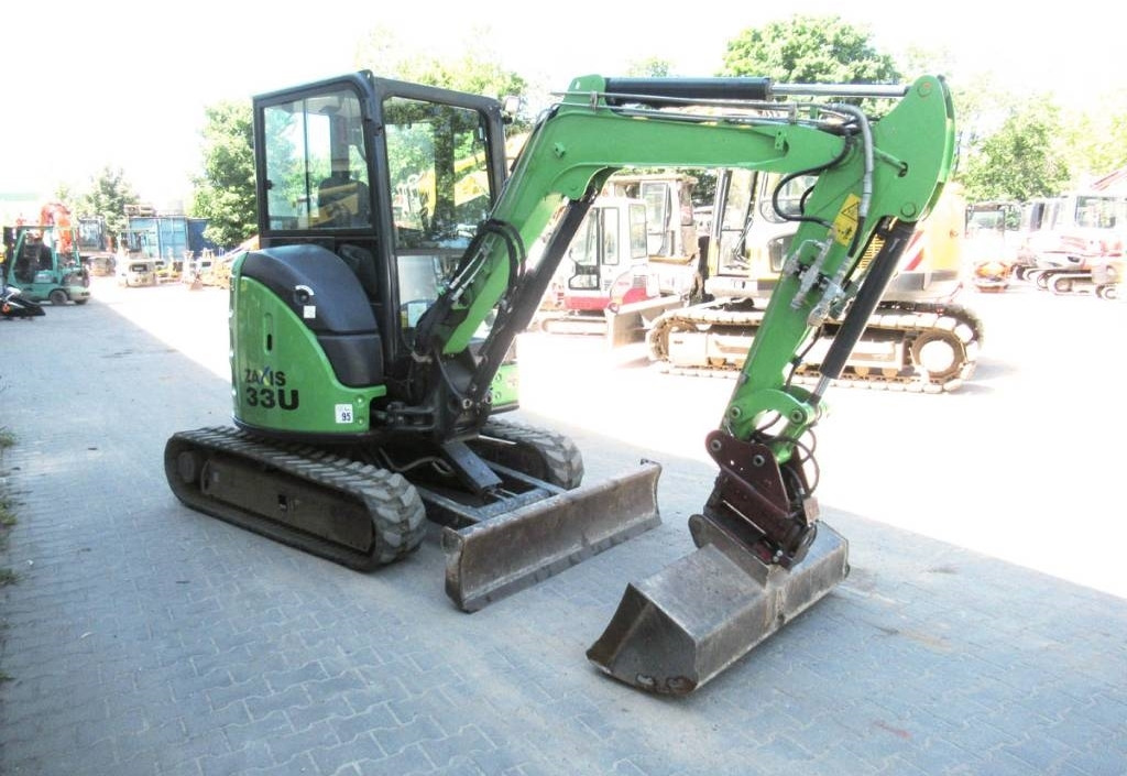 Hitachi ZX33U-6 Powertilt / Klima - Mini escavadeira: foto 2 Hitachi ZX33U-6 Powertilt / Klima - Mini escavadeira: foto 2