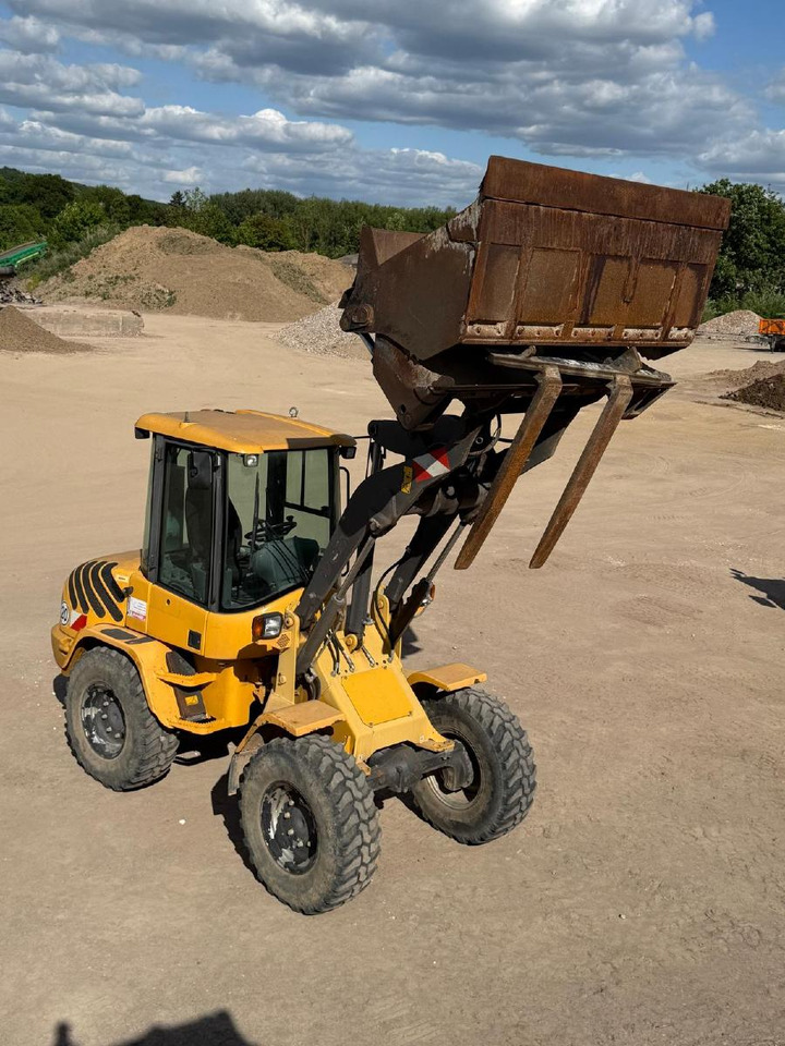 Volvo L 30 B-Z/K incl. 3-1shovel and fork - Pá carregadora de rodas: foto 2 Volvo L 30 B-Z/K incl. 3-1shovel and fork - Pá carregadora de rodas: foto 2