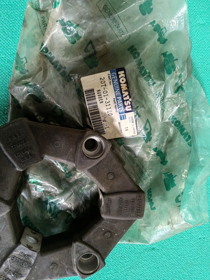 Peça universal para Máquina de construção KOMATSU 20T-01-31110 RUBBER COUPLING: foto 1