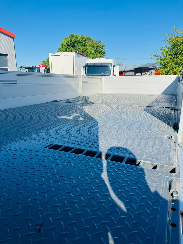 Volvo FH 500 8x2 mit F710RA.2.27 L426 und V20 Winde - Camião, Camião grua: foto 4 Volvo FH 500 8x2 mit F710RA.2.27 L426 und V20 Winde - Camião, Camião grua: foto 4