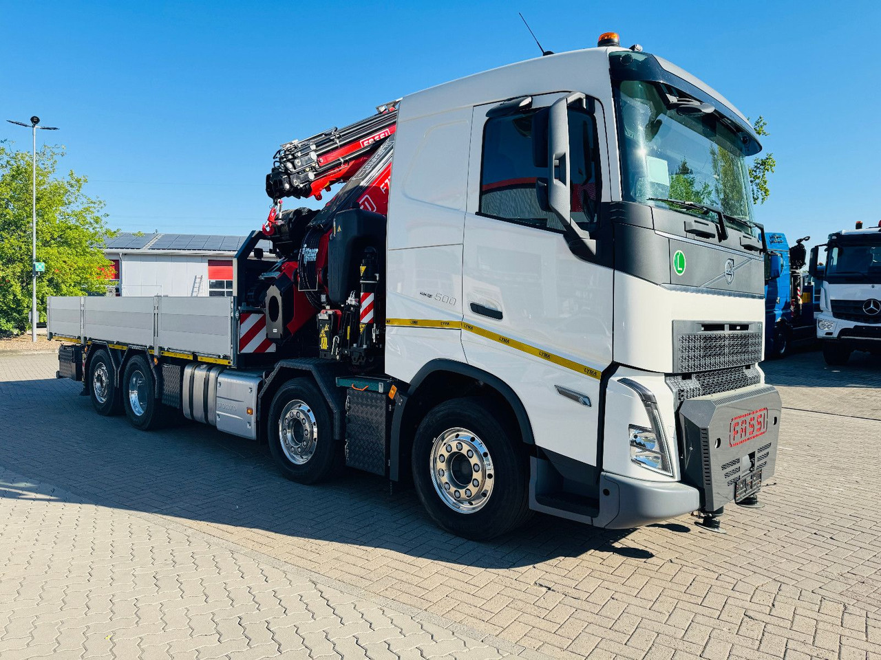 Volvo FH 500 8x2 mit F710RA.2.27 L426 und V20 Winde - Camião, Camião grua: foto 2 Volvo FH 500 8x2 mit F710RA.2.27 L426 und V20 Winde - Camião, Camião grua: foto 2
