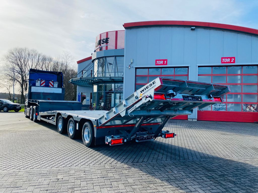 Gabelstapler/Arbeitsbühnentransporter Klapprampe - Semi-reboque baixa: foto 1 Gabelstapler/Arbeitsbühnentransporter Klapprampe - Semi-reboque baixa: foto 1