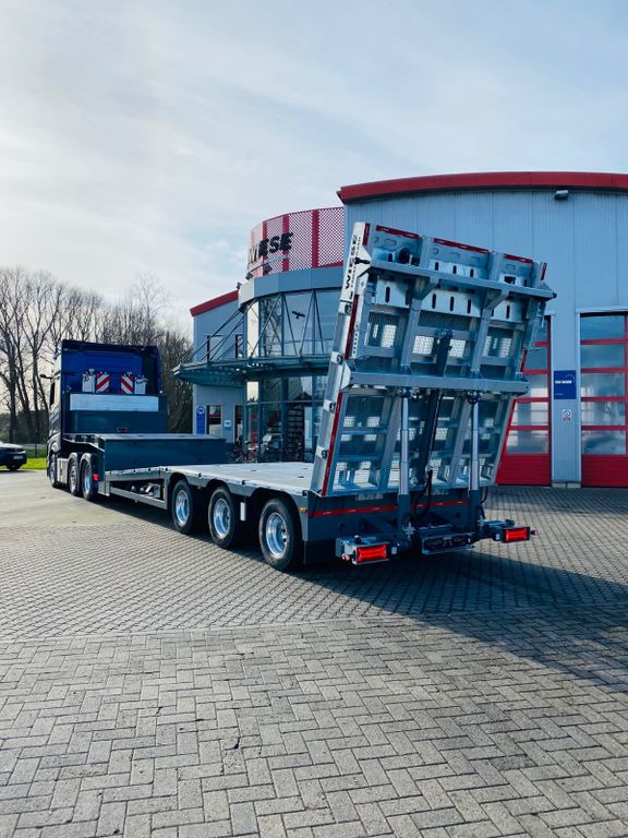 Gabelstapler/Arbeitsbühnentransporter Klapprampe - Semi-reboque baixa: foto 2 Gabelstapler/Arbeitsbühnentransporter Klapprampe - Semi-reboque baixa: foto 2