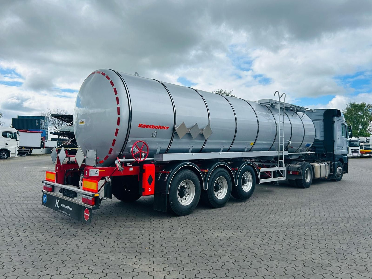 Kässbohrer STS.SS Edelstahl Tankauflieger Bitumen 32m³ - Semi-reboque cisterna: foto 1 Kässbohrer STS.SS Edelstahl Tankauflieger Bitumen 32m³ - Semi-reboque cisterna: foto 1